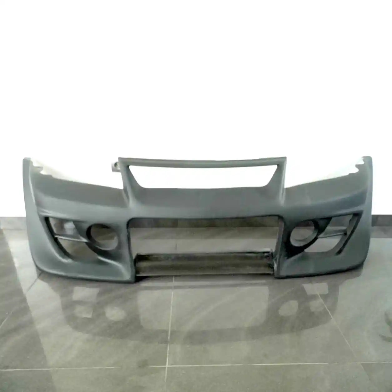 Fibreglass tuning front bumper for Mitsubishi Lancer Evo 5 and 6 Ð lightweight, aerodynamic design